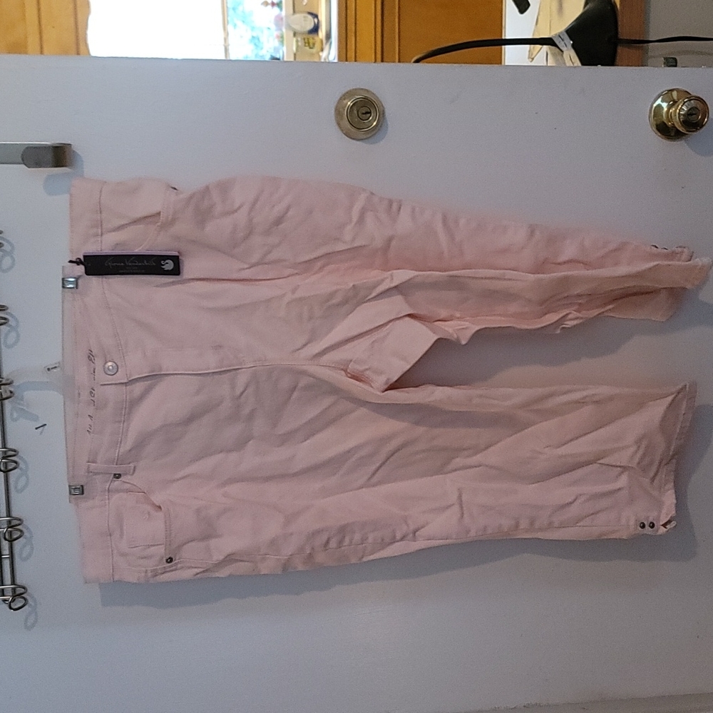 Plus size pink denim capri